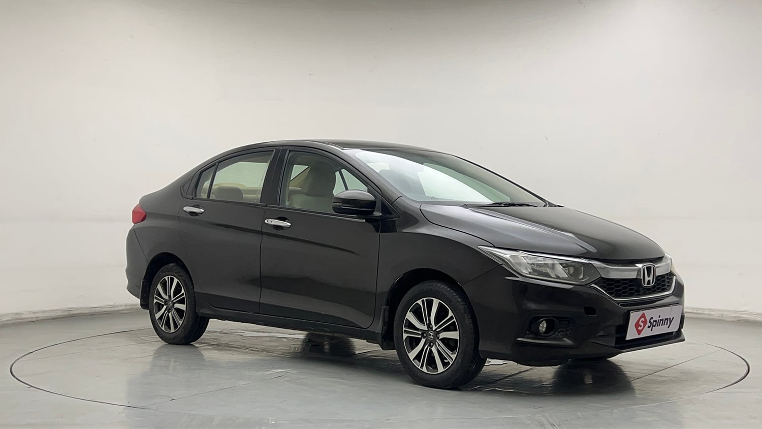 Used 2017 Honda City V Petrol Petrol Manual exterior RIGHT FRONT CORNER VIEW