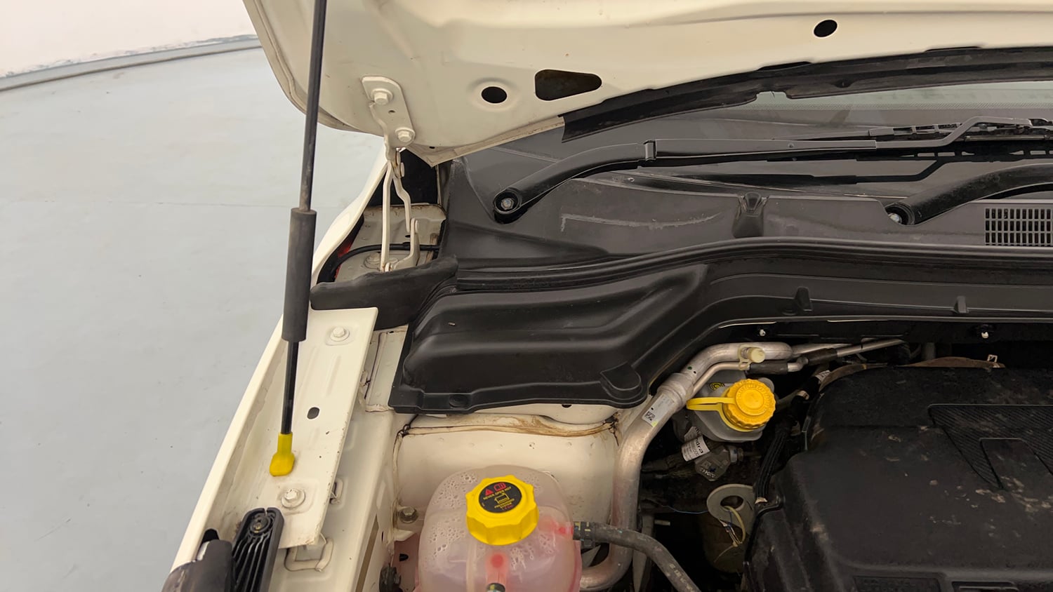 Used 2021 Mahindra XUV 300 W6 1.2 Petrol Petrol Manual engine ENGINE RIGHT SIDE HINGE & APRON VIEW
