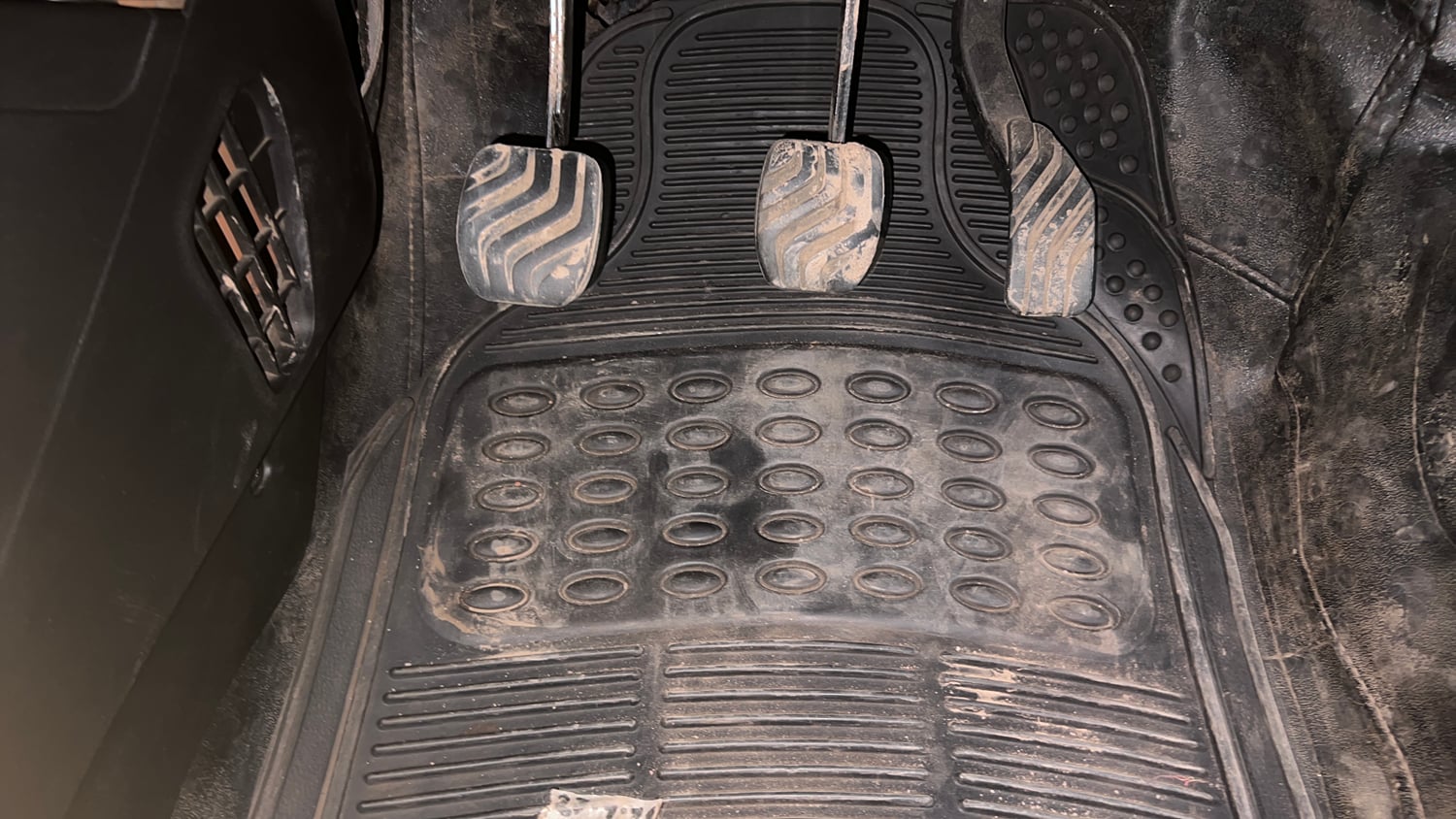 Used 2022 Renault Kwid RXT 1.0 (O) Petrol Manual interior PEDALS VIEW