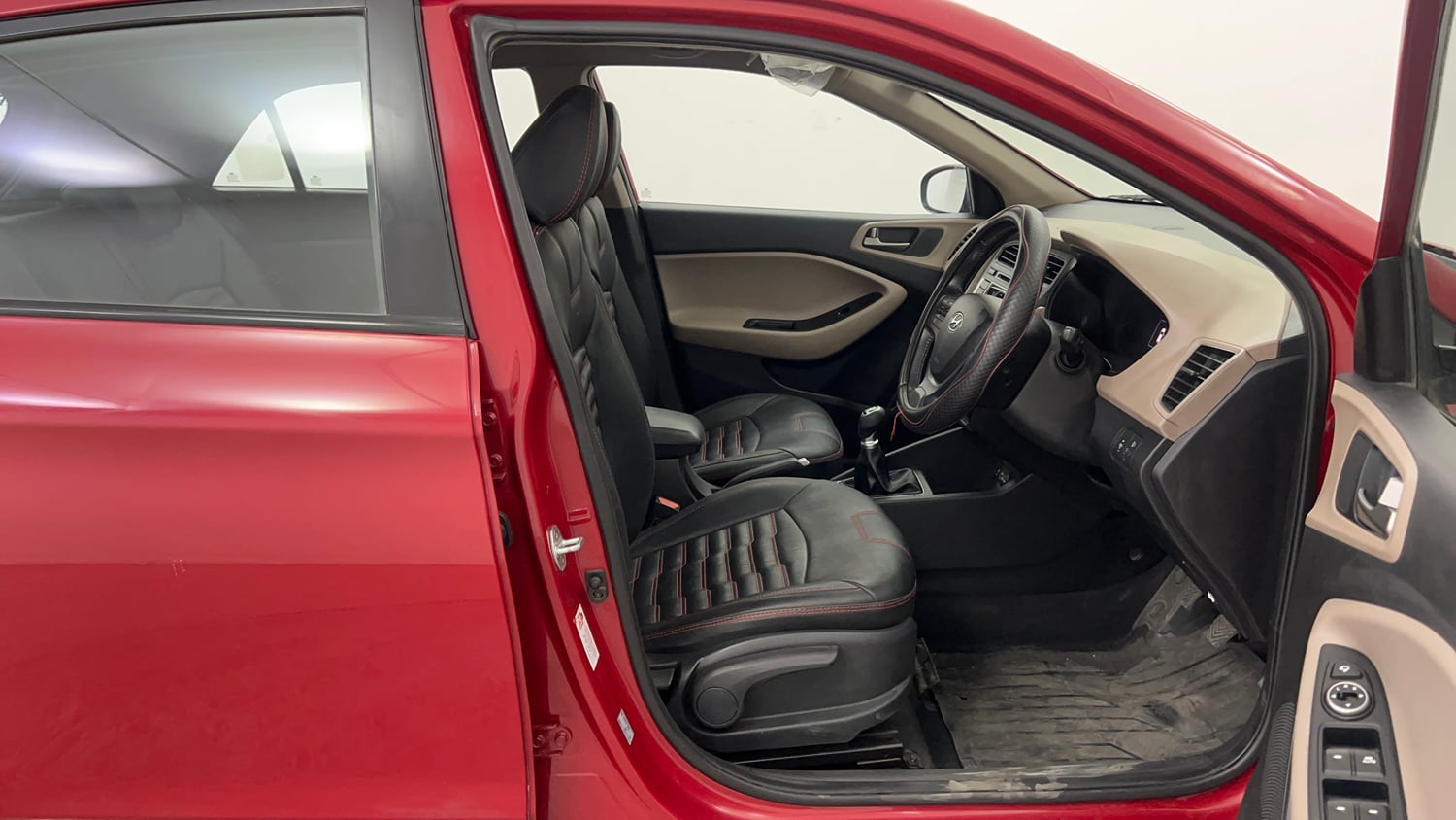 Used 2015 Hyundai Elite i20 Asta 1.2 Petrol Manual interior RIGHT SIDE FRONT DOOR CABIN VIEW