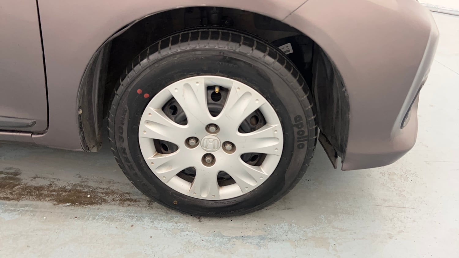 Used 2016 Honda Amaze 1.2 SX i-VTEC Petrol Manual tyres RIGHT FRONT TYRE RIM VIEW