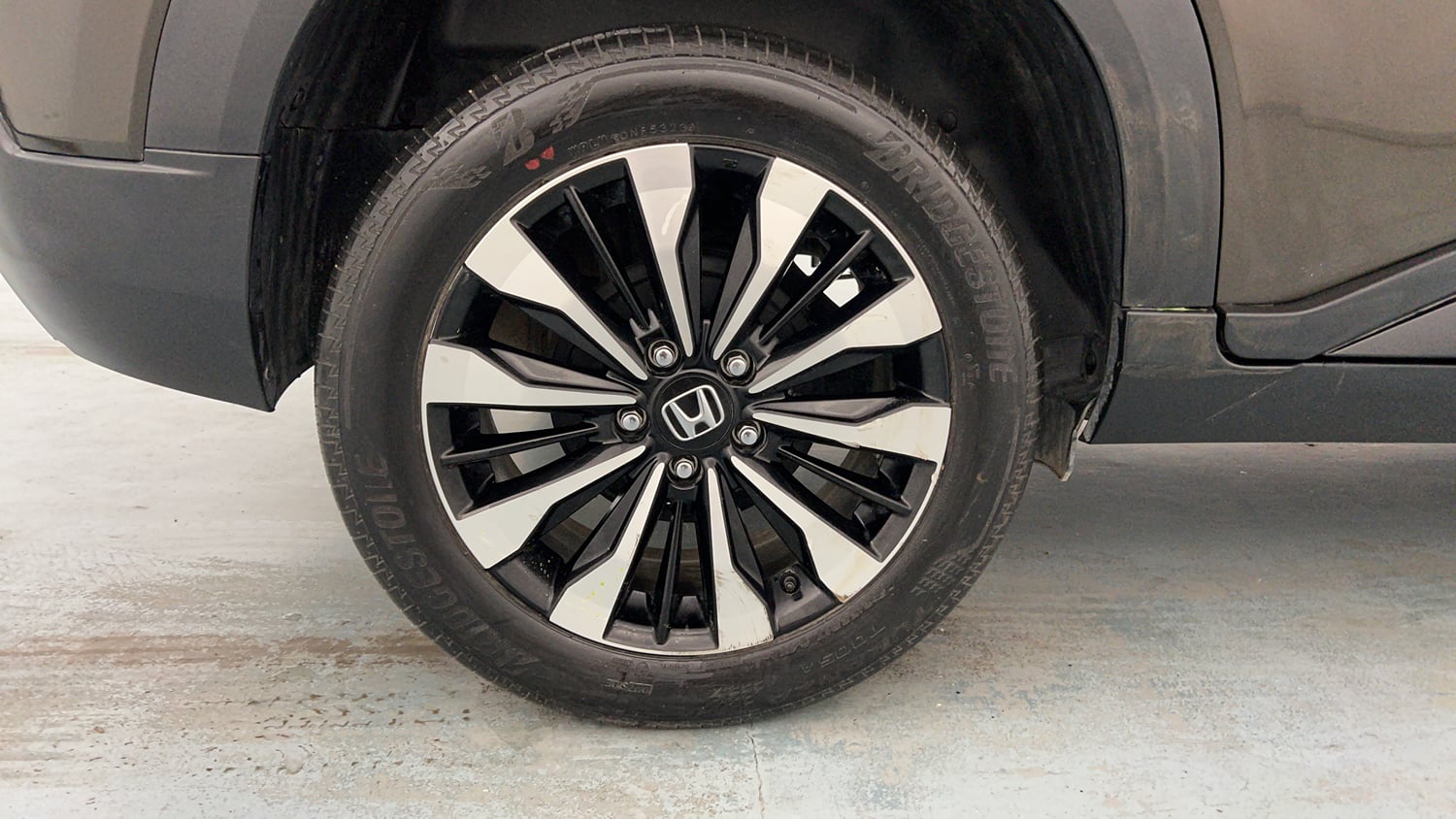 Used 2024 Honda Elevate VX CVT Petrol Automatic tyres RIGHT REAR TYRE RIM VIEW