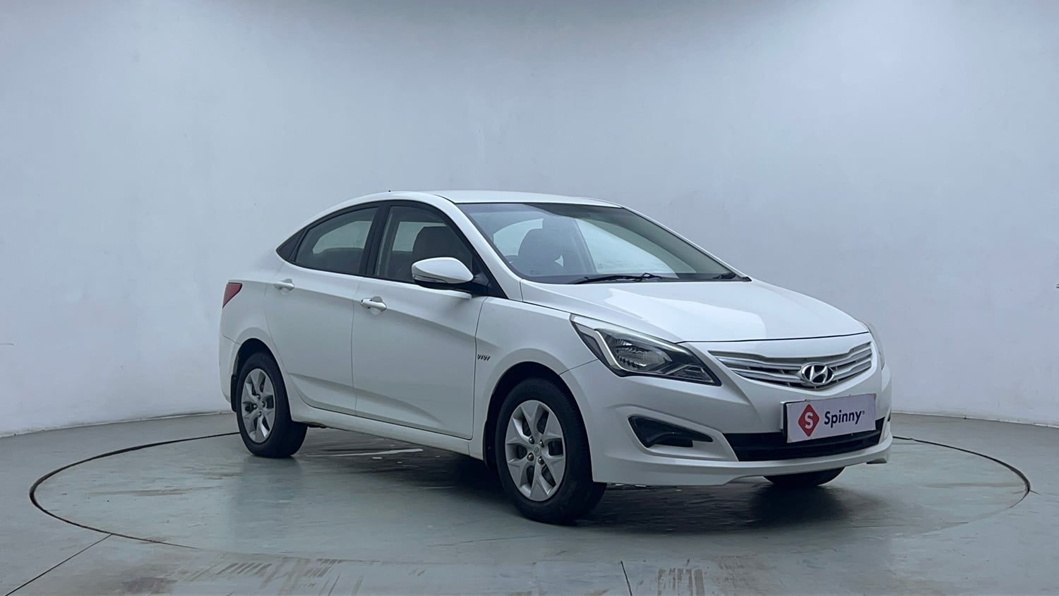 Used 2015 Hyundai Verna 1.4 VTVT Petrol Manual exterior RIGHT FRONT CORNER VIEW