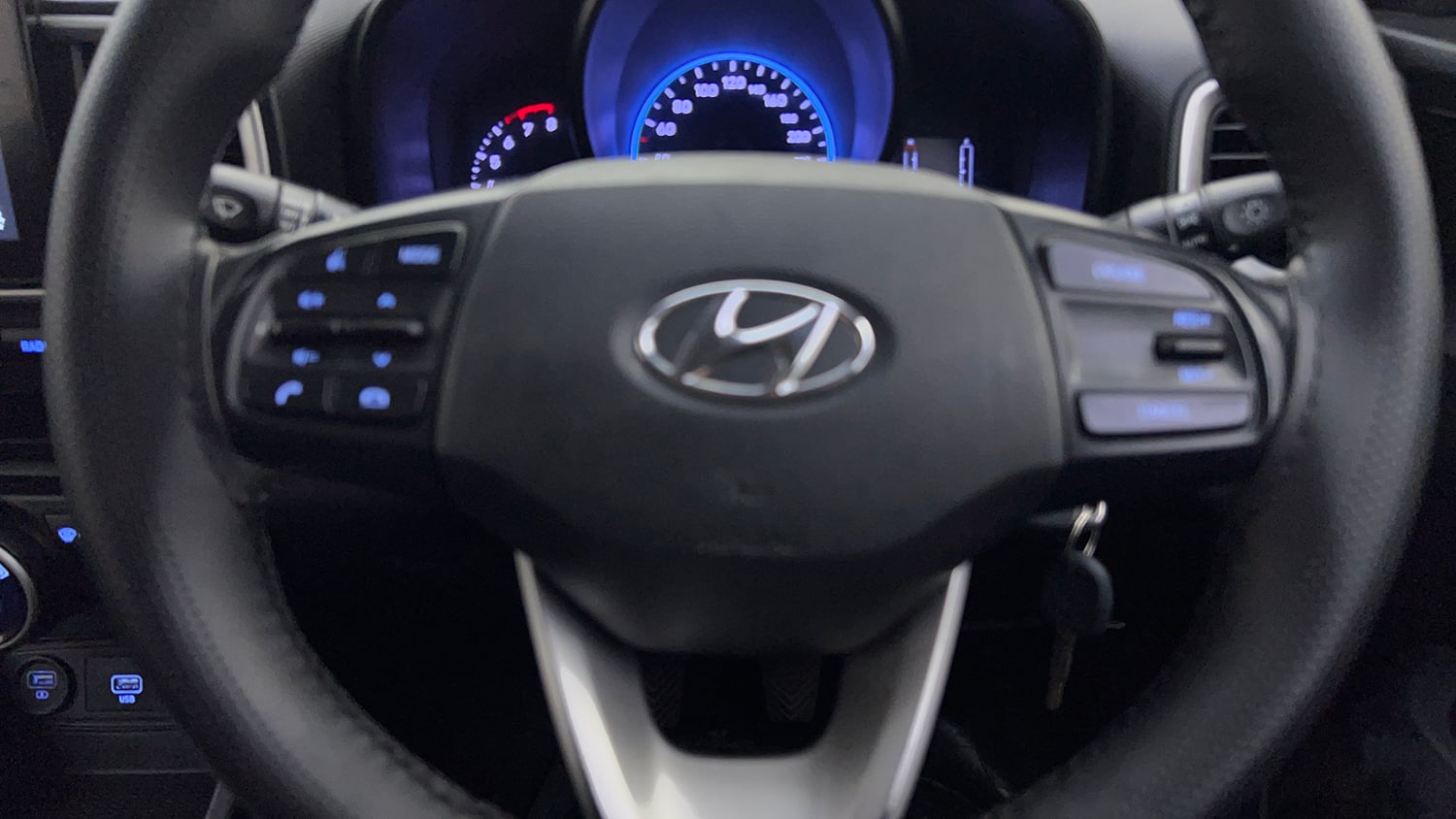 Used 2020 Hyundai Venue SX 1.0 Turbo Petrol Manual top_features Airbags