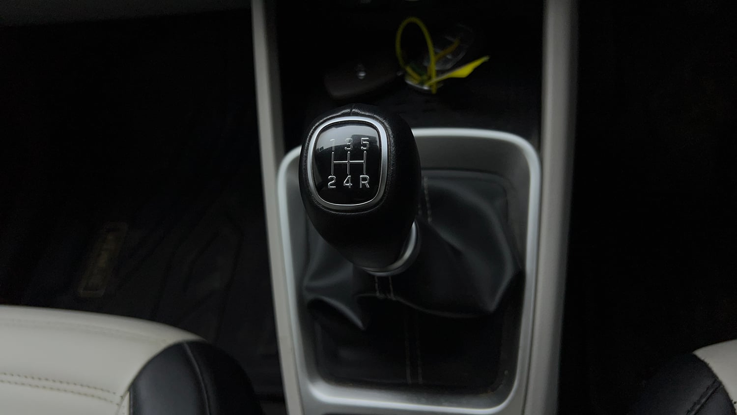 Used 2022 Hyundai Venue SX 1.2 Petrol Petrol Manual interior GEAR  KNOB VIEW
