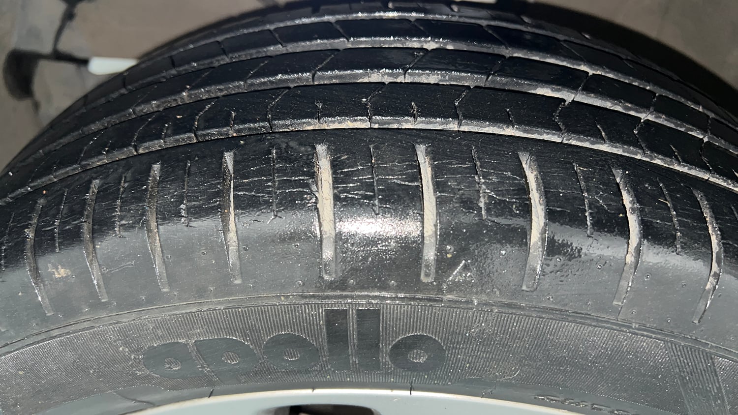 Used 2018 Maruti Suzuki Baleno Zeta 1.2 Petrol Manual tyres LEFT FRONT TYRE TREAD VIEW