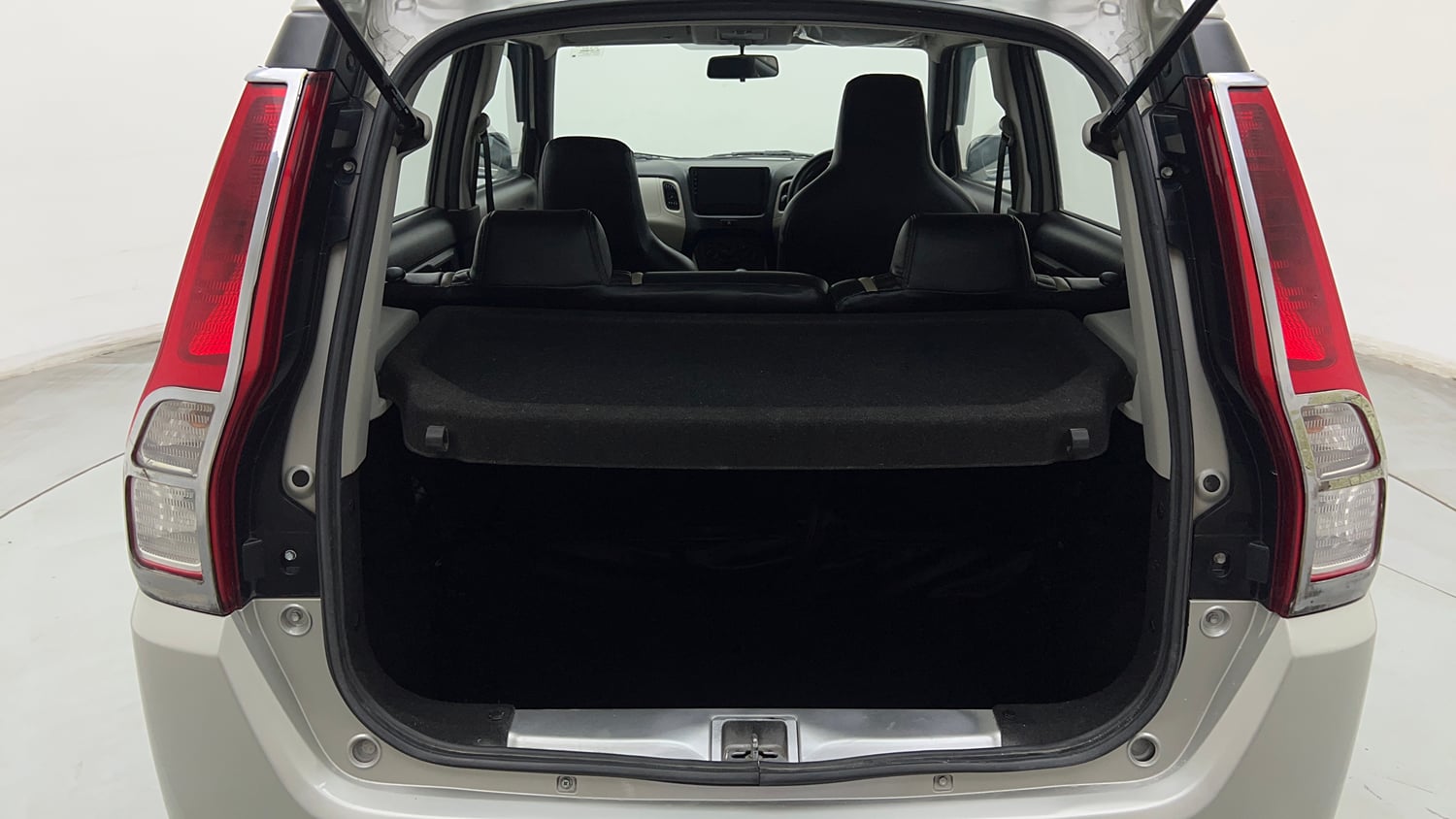 Used 2019 Maruti Suzuki Wagon R VXi 1.2 Petrol Manual interior DICKY INSIDE VIEW