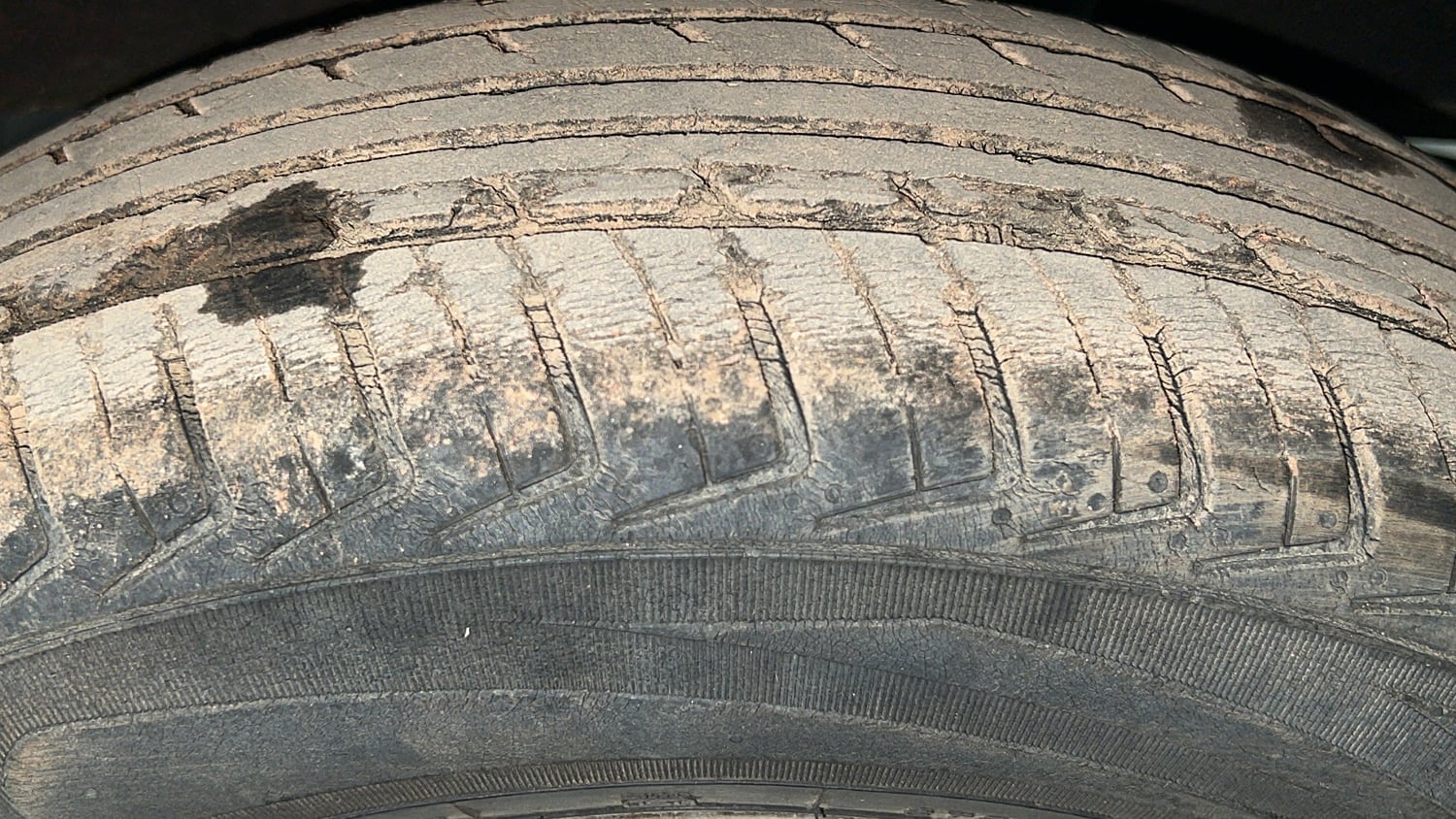 Used 2017 Renault Kwid 1.0 RXT AMT Opt Petrol Automatic tyres LEFT REAR TYRE TREAD VIEW