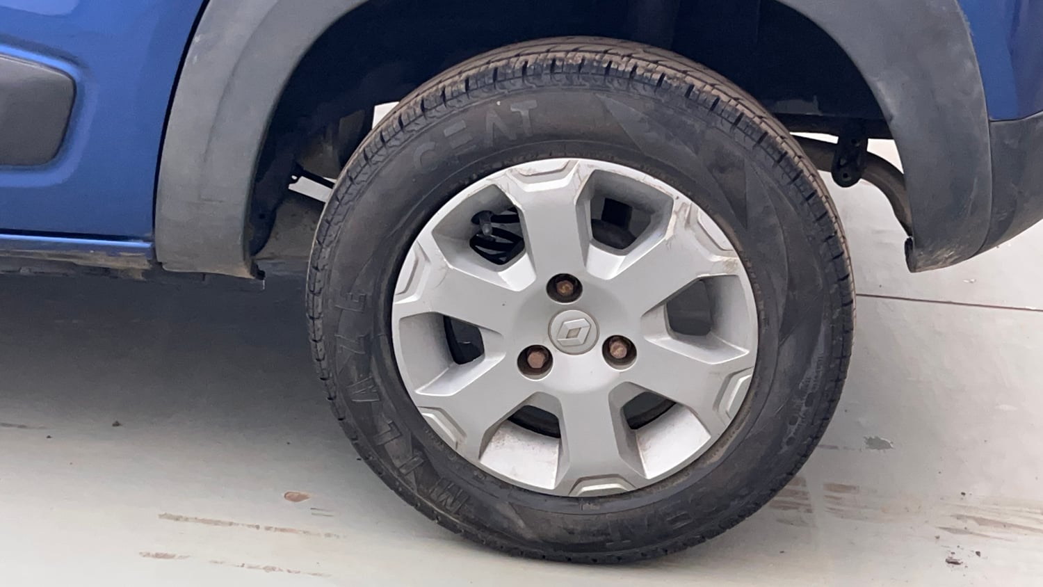 Used 2018 Renault Kwid CLIMBER 1.0 Petrol Manual tyres LEFT REAR TYRE RIM VIEW