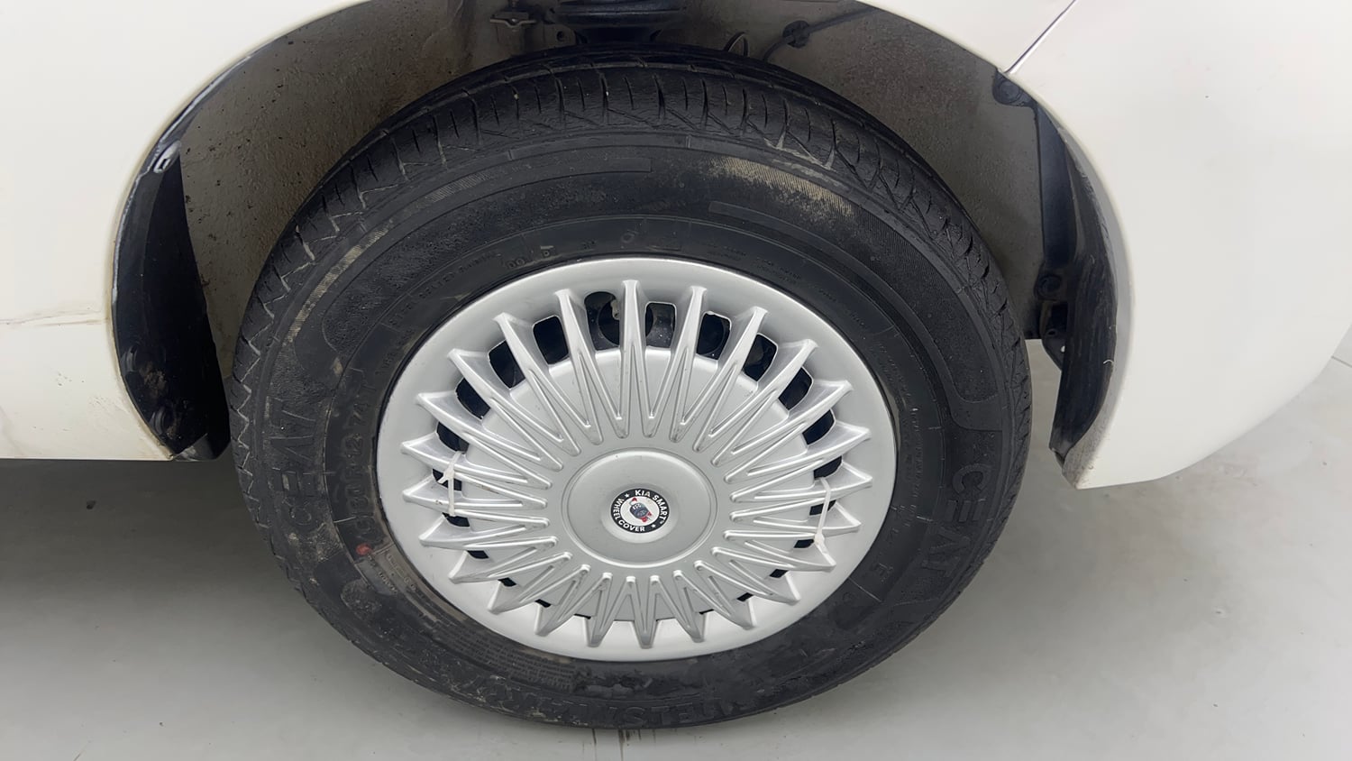 Used 2021 Maruti Suzuki Alto 800 LXi Petrol Manual tyres RIGHT FRONT TYRE RIM VIEW