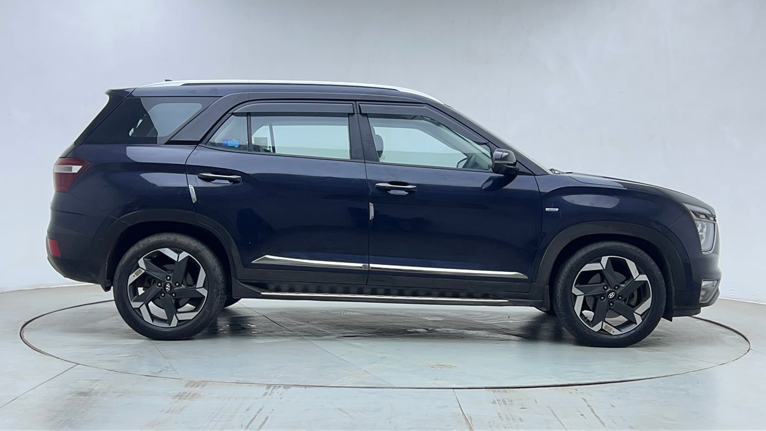 Used 2022 Hyundai Alcazar Signature (O) 7 Seater 1.5 Diesel AT Diesel Automatic exterior RIGHT SIDE VIEW