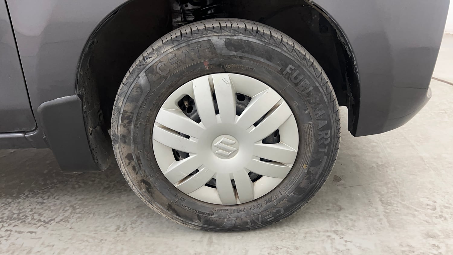 Used 2022 Maruti Suzuki Alto 800 VXi Petrol Manual tyres RIGHT FRONT TYRE RIM VIEW
