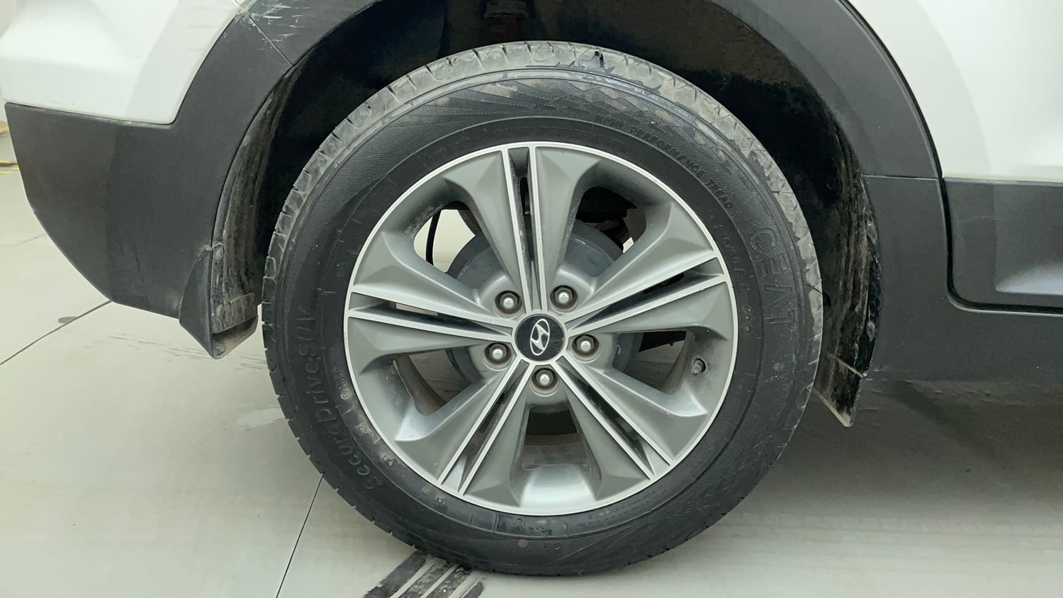 Used 2016 Hyundai Creta 1.6 SX Plus AT Petrol Petrol Automatic tyres RIGHT REAR TYRE RIM VIEW