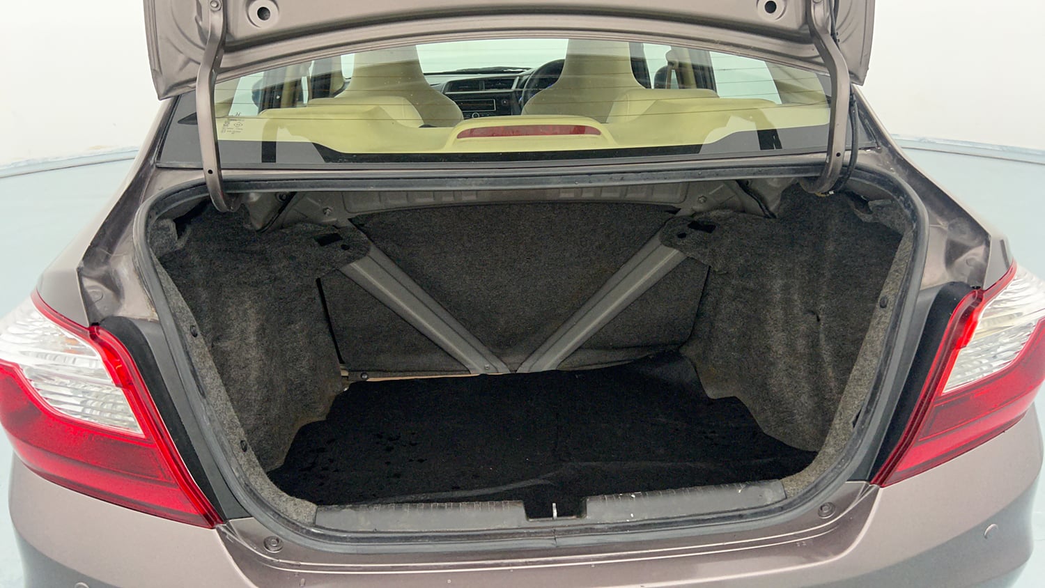 Used 2016 Honda Amaze 1.2 SX i-VTEC Petrol Manual interior DICKY INSIDE VIEW