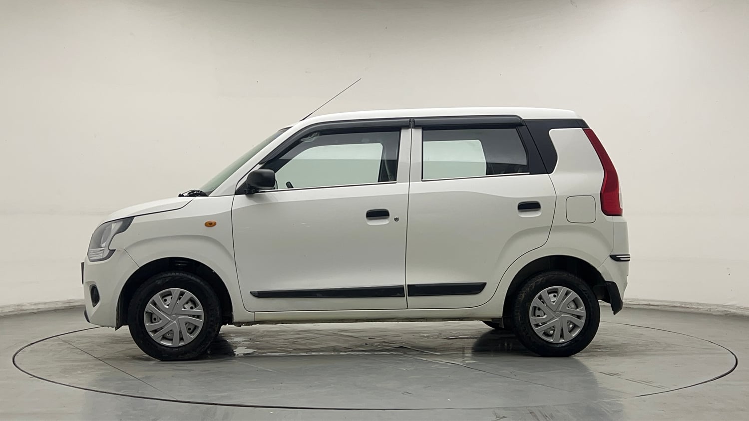 Used 2019 Maruti Suzuki Wagon R 1.0 LXi 1.0 Petrol Manual exterior LEFT SIDE VIEW