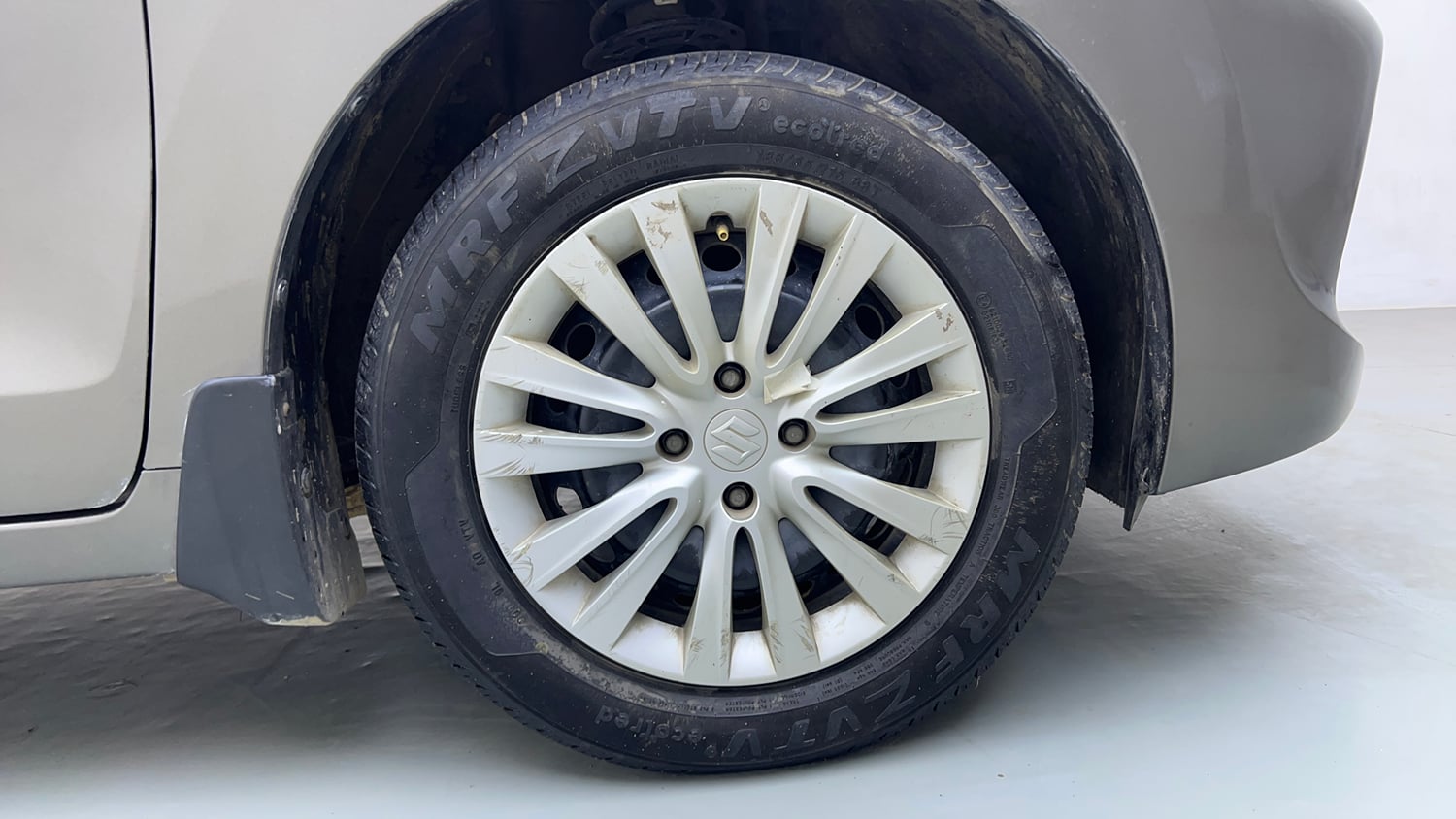 Used 2019 Maruti Suzuki Baleno Delta Petrol Manual tyres RIGHT FRONT TYRE RIM VIEW