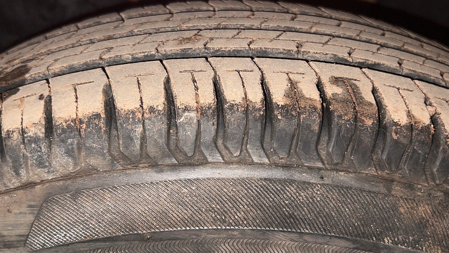 Used 2020 Tata Altroz XE Petrol Petrol Manual tyres LEFT FRONT TYRE TREAD VIEW