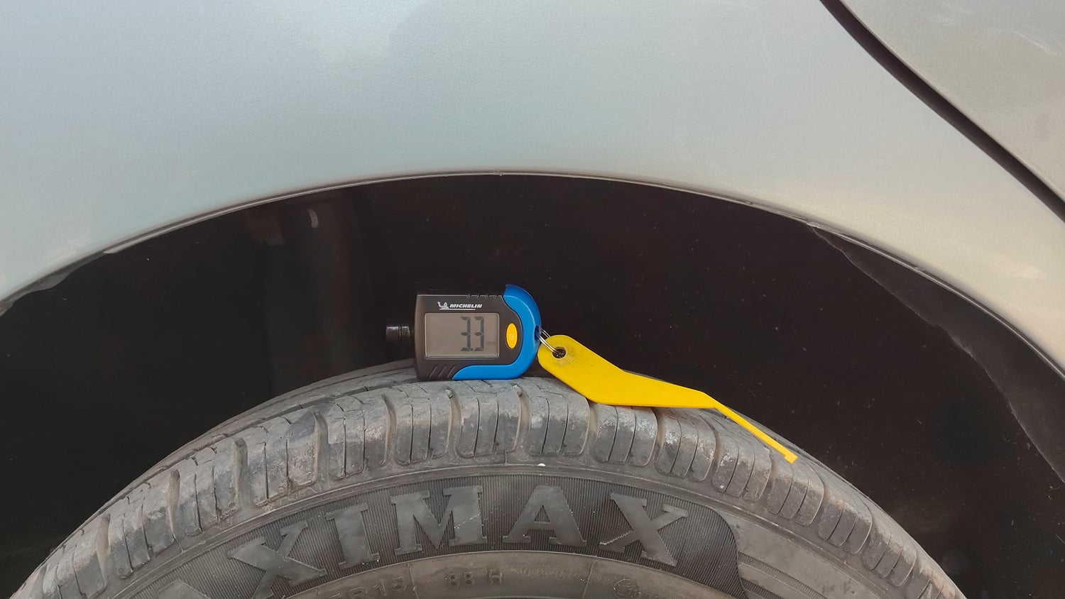 Used 2017 Maruti Suzuki Baleno Delta 1.2 Petrol Manual tyres RIGHT REAR TYRE TREAD VIEW