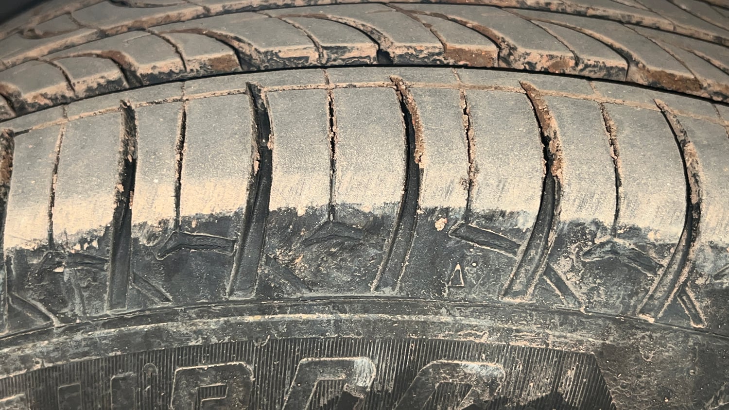 Used 2020 Tata Tigor Revotron XZ Petrol Manual tyres RIGHT FRONT TYRE TREAD VIEW
