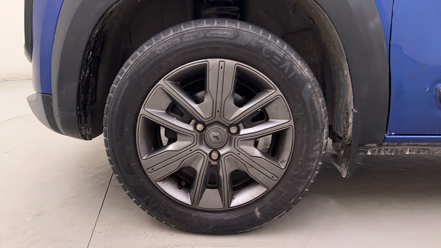 Used 2020 Renault Kwid CLIMBER 1.0 AMT Opt Petrol Automatic tyres LEFT FRONT TYRE RIM VIEW