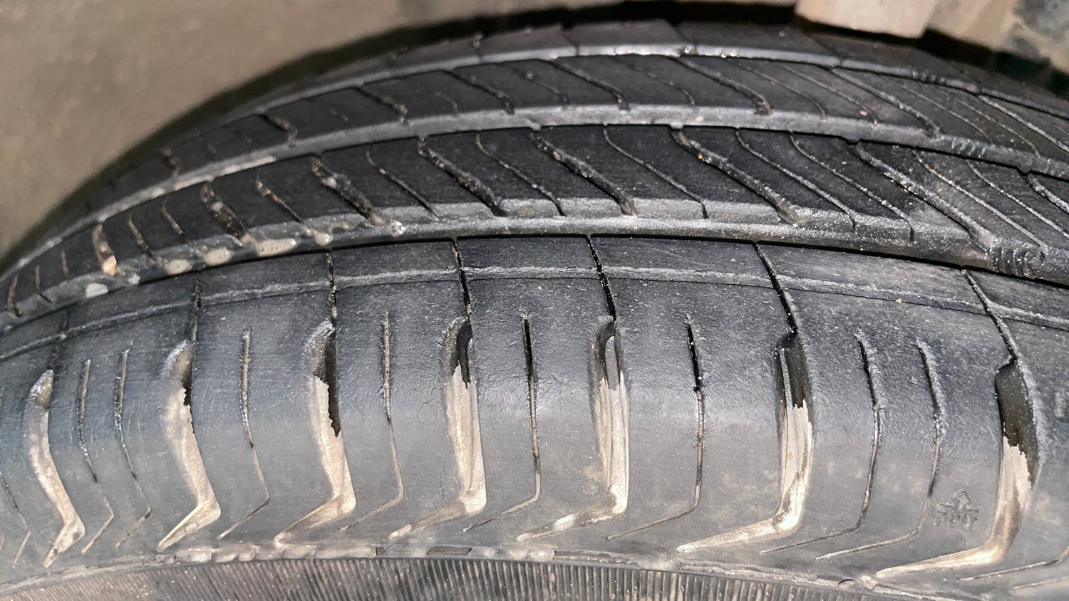 Used 2019 Renault Kwid 1.0 RXT AMT Opt Petrol Automatic tyres RIGHT FRONT TYRE TREAD VIEW