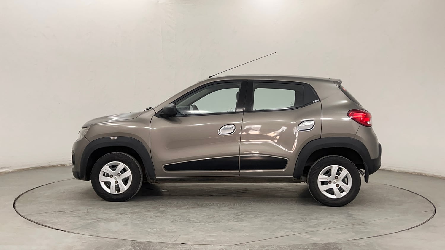 Used 2019 Renault Kwid RXL Petrol Manual exterior LEFT SIDE VIEW