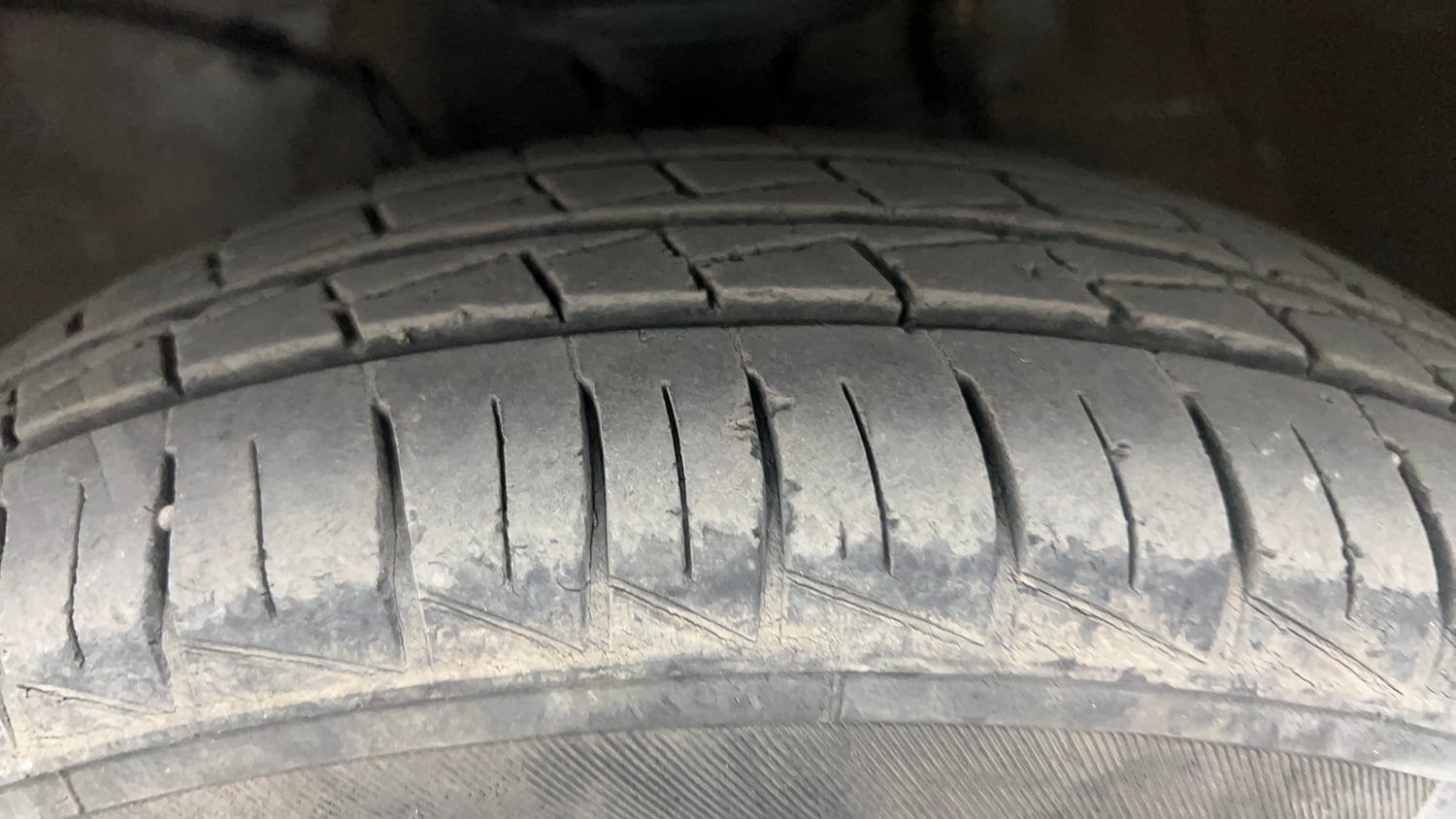 Used 2022 Maruti Suzuki Alto 800 VXi Petrol Manual tyres LEFT FRONT TYRE TREAD VIEW