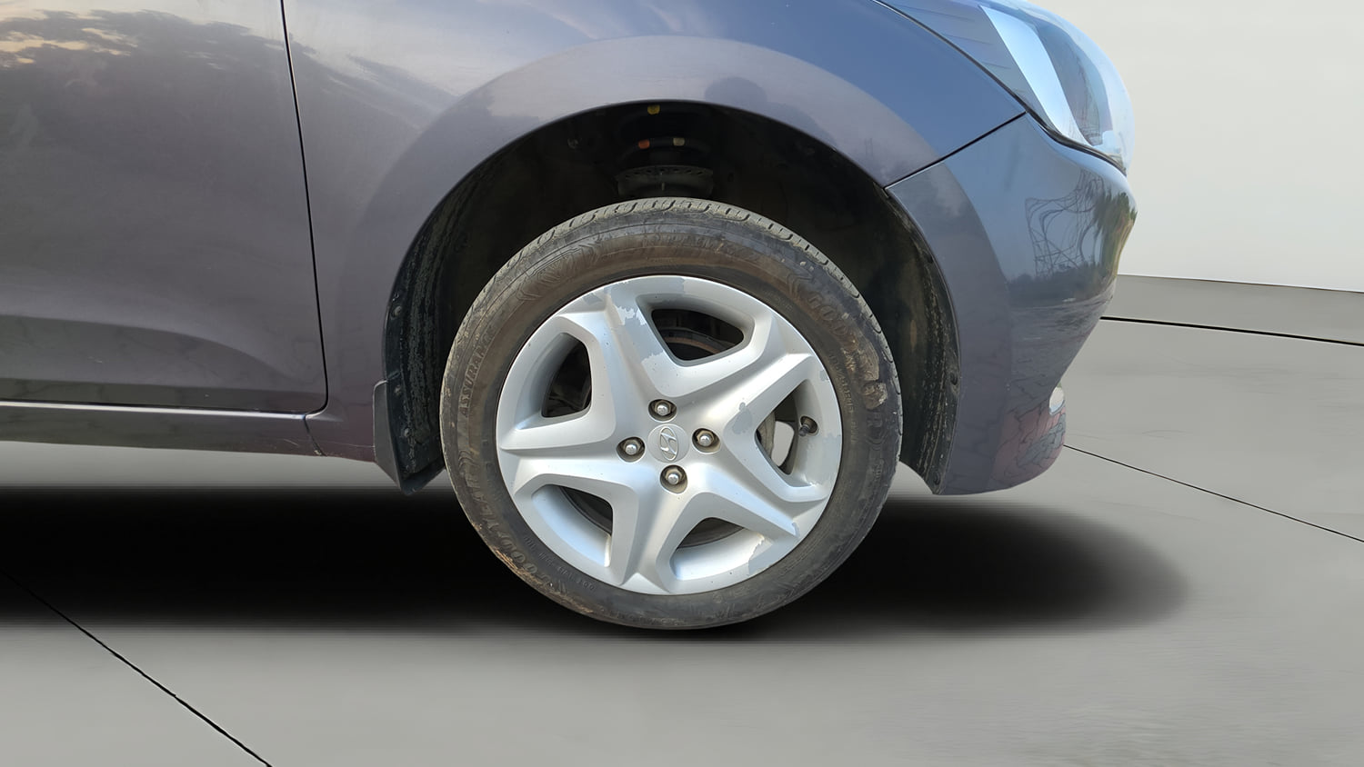 Used 2017 Hyundai Elite i20 Asta 1.2 Petrol Manual tyres RIGHT FRONT TYRE RIM VIEW