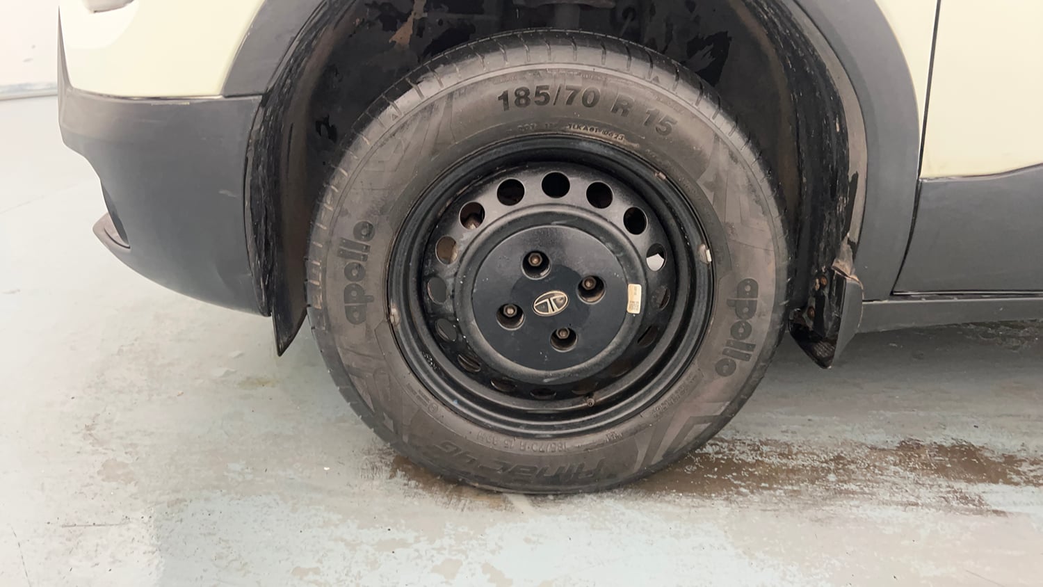 Used 2023 Tata Punch Pure MT Petrol Manual tyres LEFT FRONT TYRE RIM VIEW