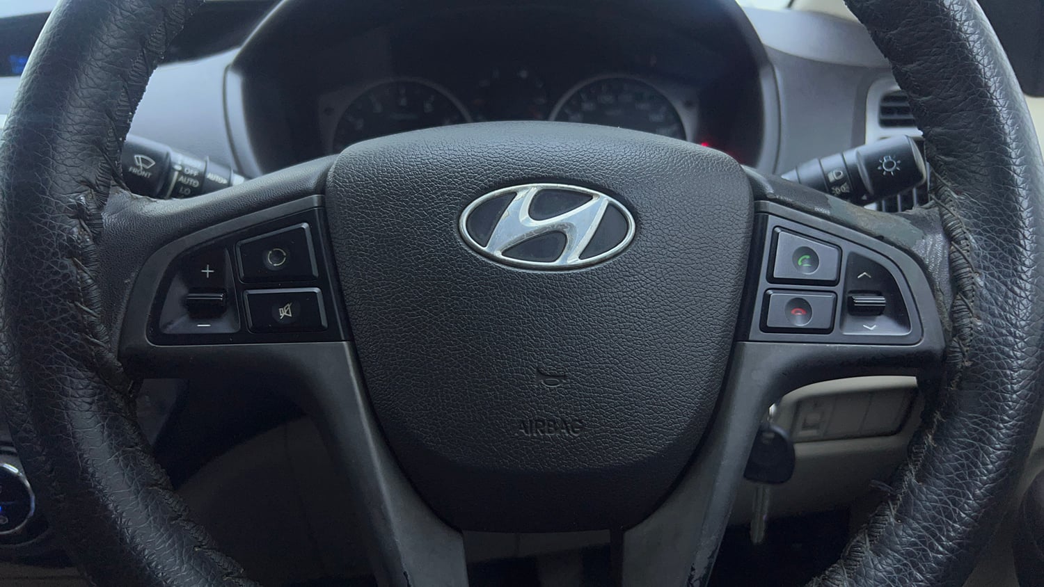 Used 2012 Hyundai i20 Sportz 1.2 Petrol Manual top_features Airbags