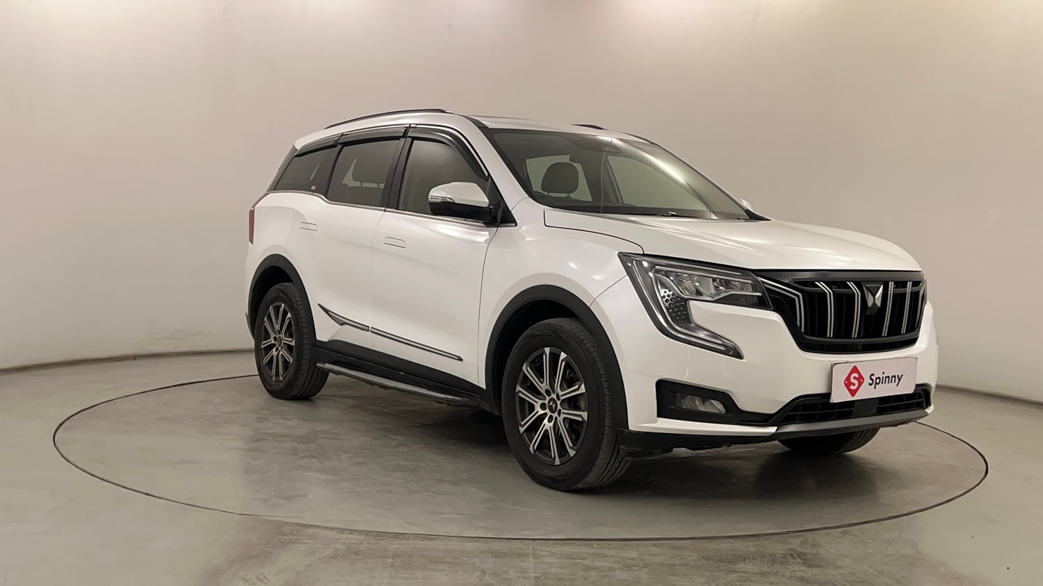 Used 2024 Mahindra XUV700 AX7 Diesel MT 7 STR Diesel Manual exterior RIGHT FRONT CORNER VIEW