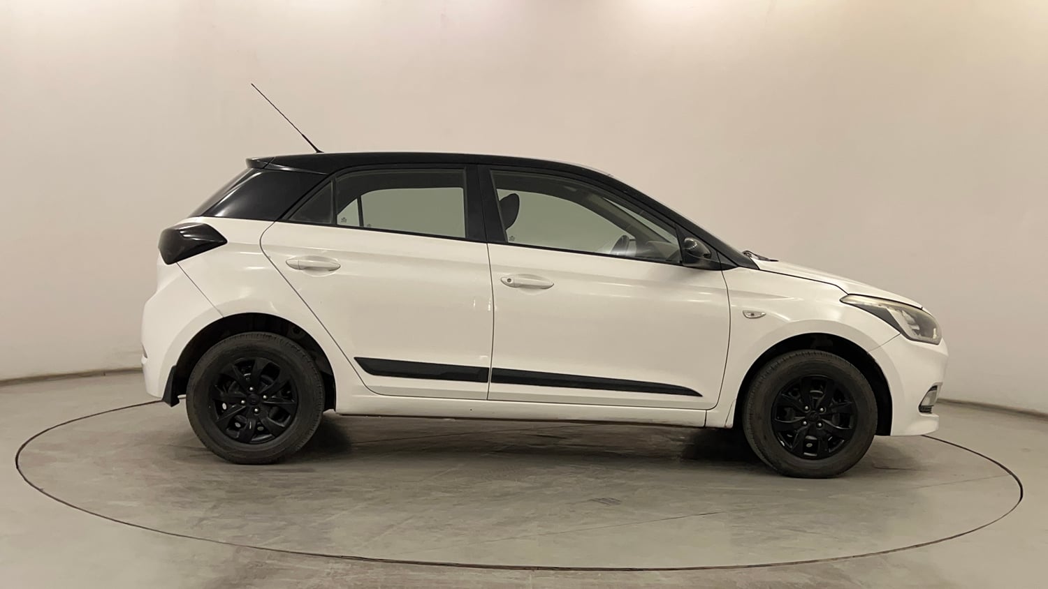 Used 2016 Hyundai Elite i20 Magna 1.2 Petrol Manual exterior RIGHT SIDE VIEW