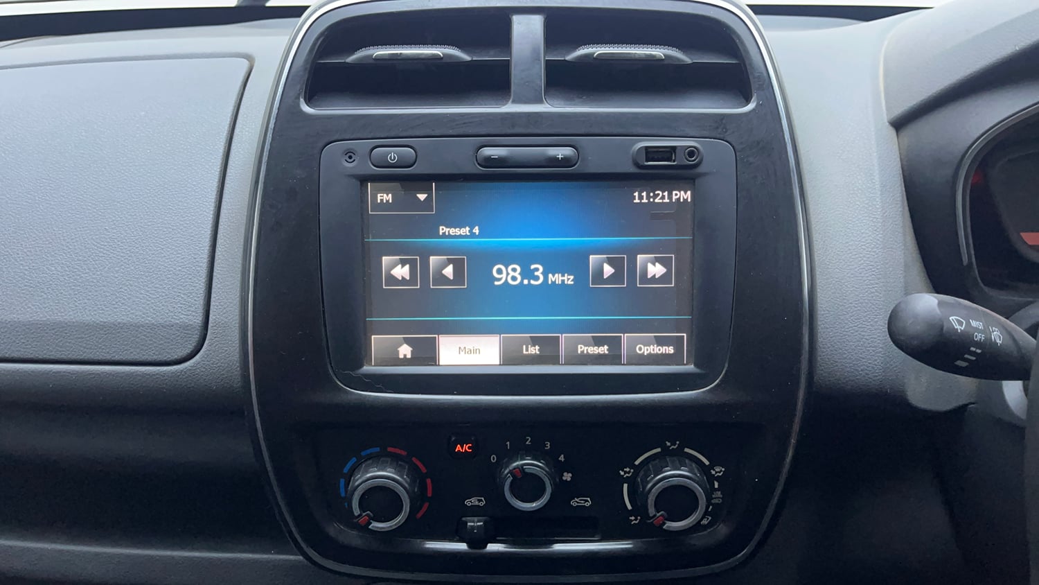 Used 2016 Renault Kwid RXT Petrol Manual interior MUSIC SYSTEM & AC CONTROL VIEW