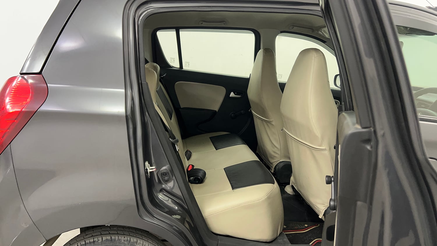 Used 2022 Maruti Suzuki Alto 800 VXi Petrol Manual interior RIGHT SIDE REAR DOOR CABIN VIEW
