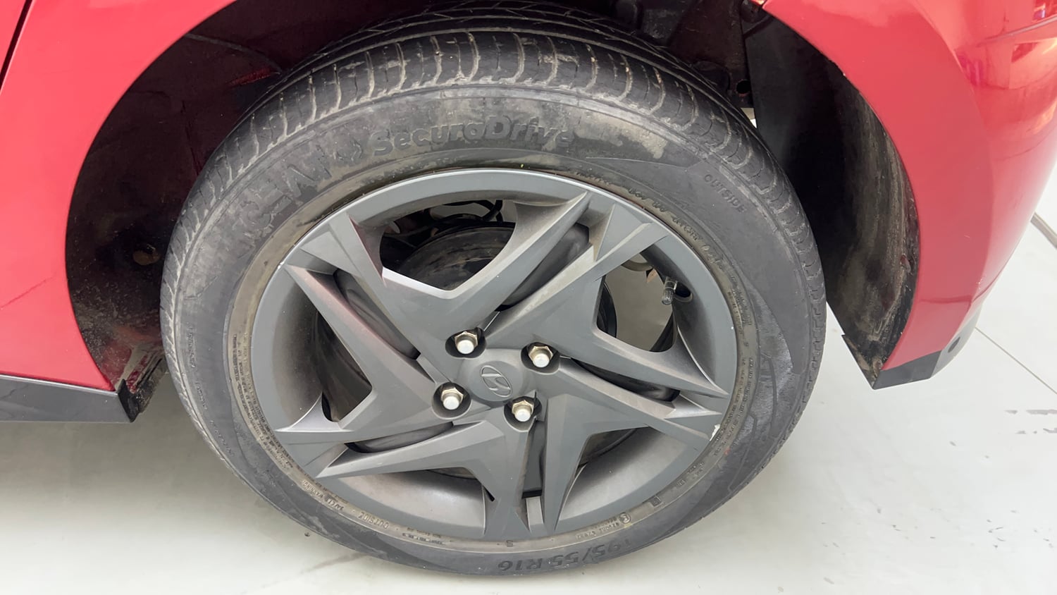 Used 2021 Hyundai i20 Sportz 1.2 MT Petrol Manual tyres LEFT REAR TYRE RIM VIEW