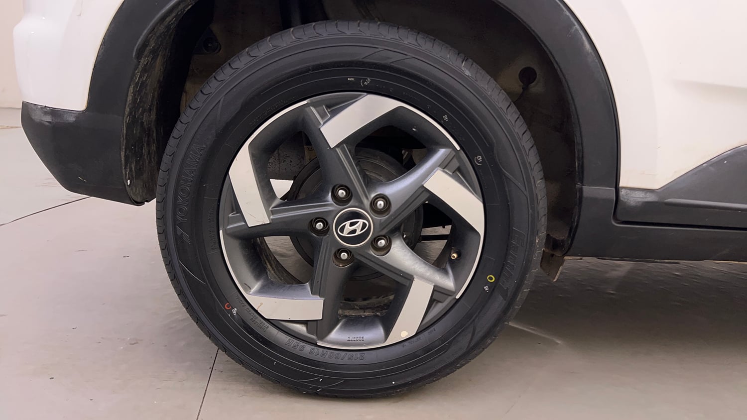 Used 2020 Hyundai Venue SX 1.0 Turbo Petrol Manual tyres RIGHT REAR TYRE RIM VIEW