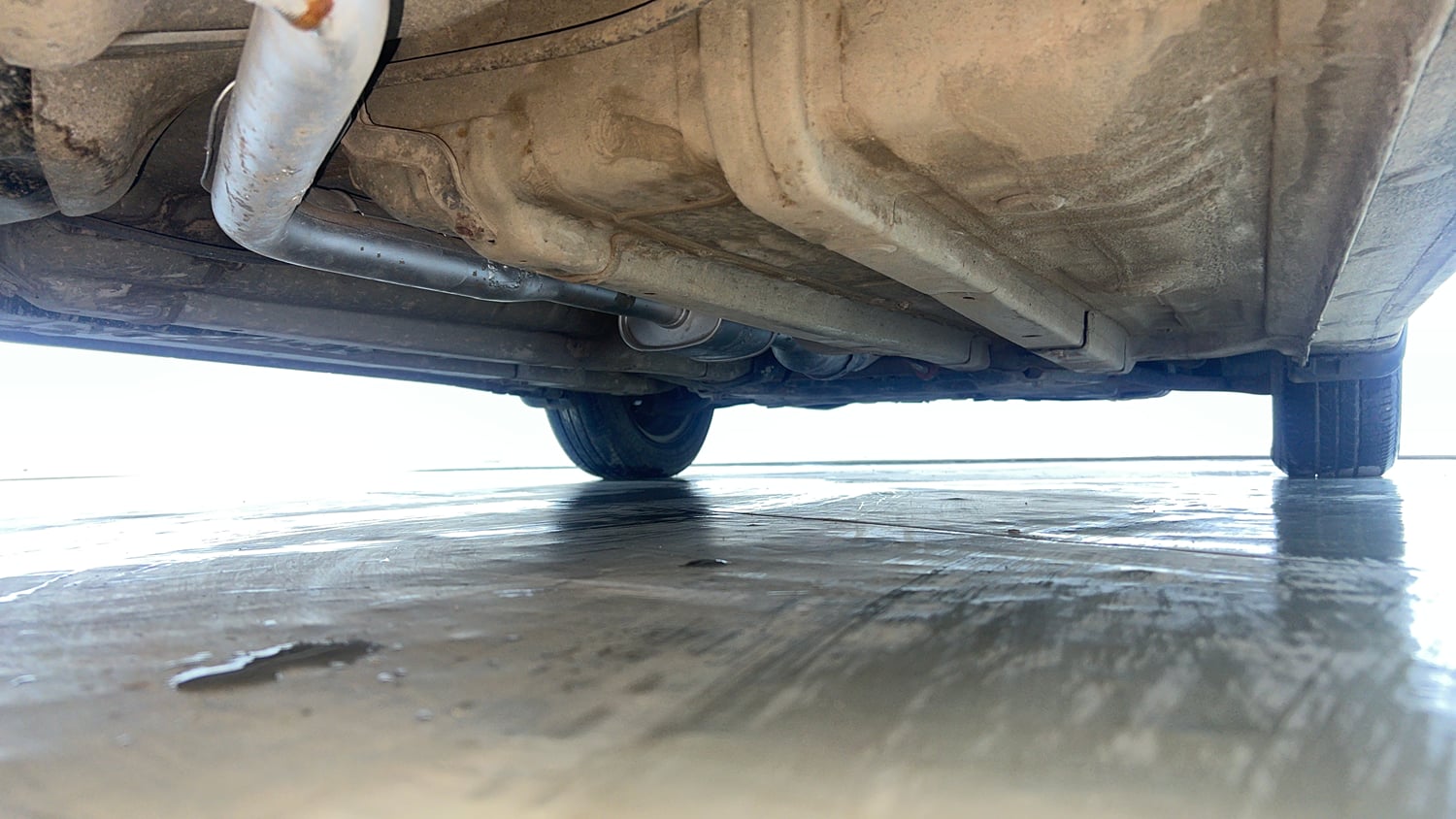 Used 2015 Hyundai Verna 1.4 VTVT Petrol Manual extra REAR RIGHT UNDERBODY VIEW