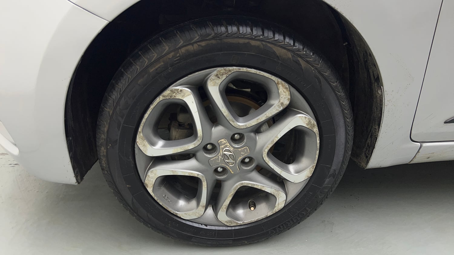 Used 2018 Hyundai Elite i20 Asta 1.2 (O) Petrol Manual tyres LEFT FRONT TYRE RIM VIEW