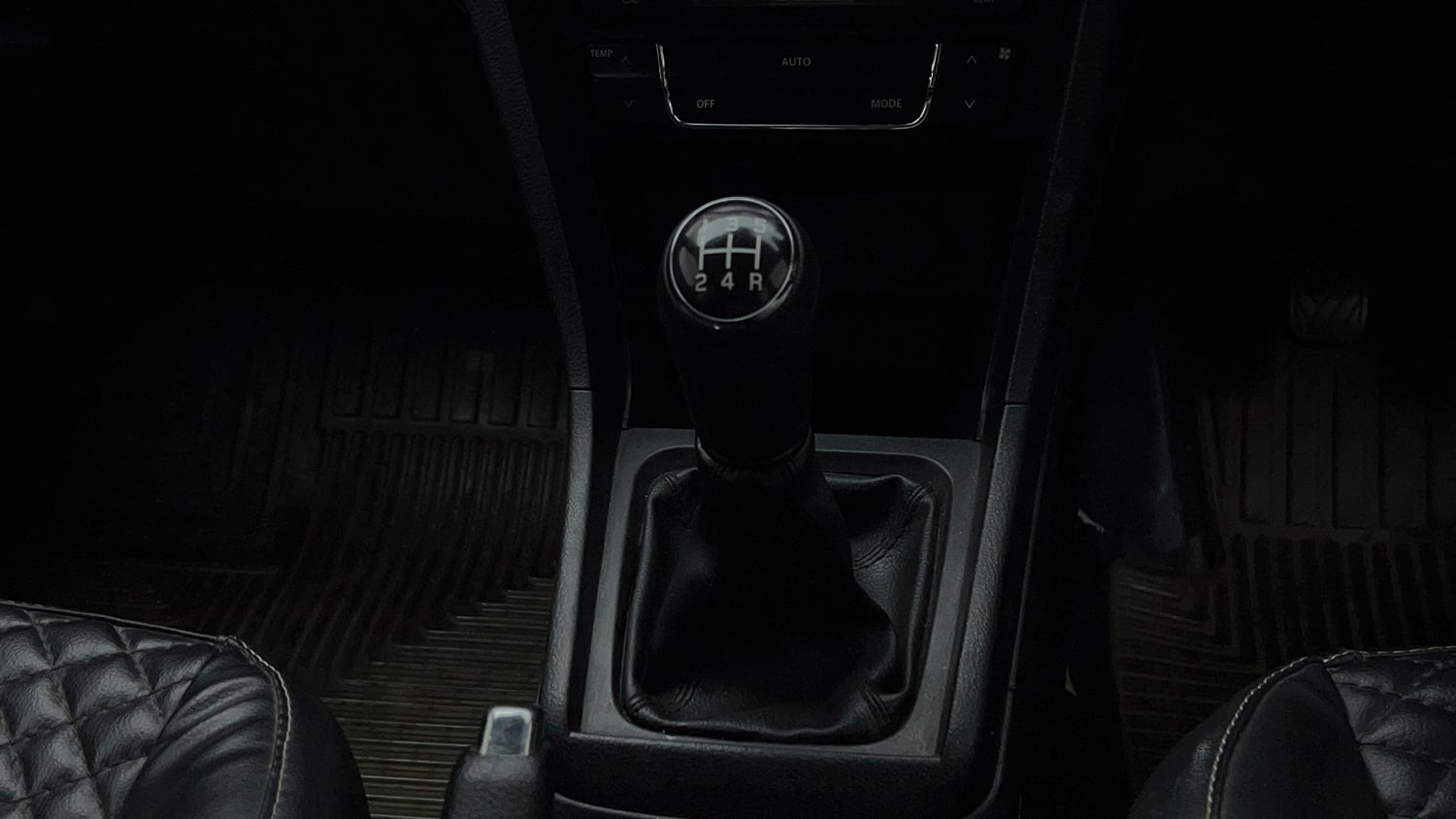 Used 2021 maruti-suzuki Vitara Brezza ZXi Plus Petrol Manual interior GEAR  KNOB VIEW