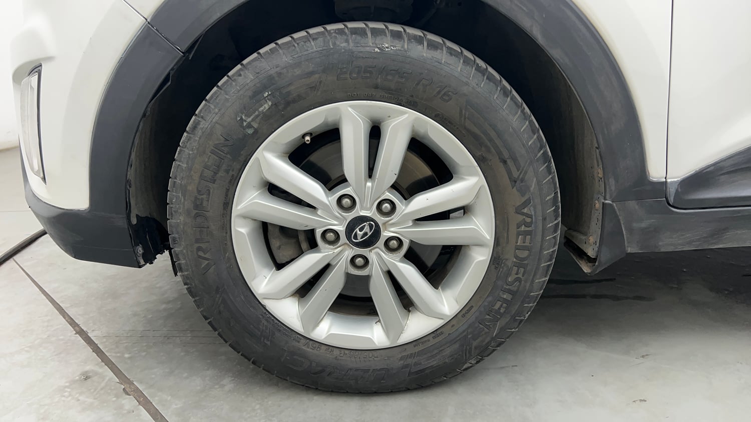 Used 2017 Hyundai Creta SX Plus 1.6 CRDI Diesel Manual tyres LEFT FRONT TYRE RIM VIEW