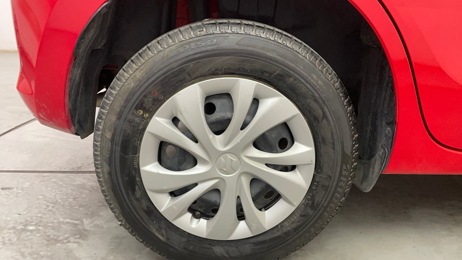 Used 2020 Maruti Suzuki Swift VXi Petrol Manual tyres RIGHT REAR TYRE RIM VIEW