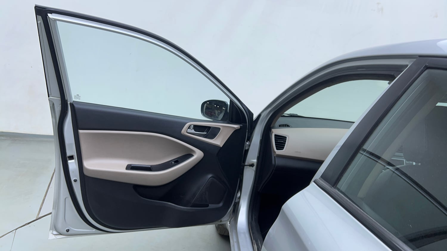Used 2015 Hyundai Elite i20 Asta 1.2 Petrol Manual interior LEFT FRONT DOOR OPEN VIEW