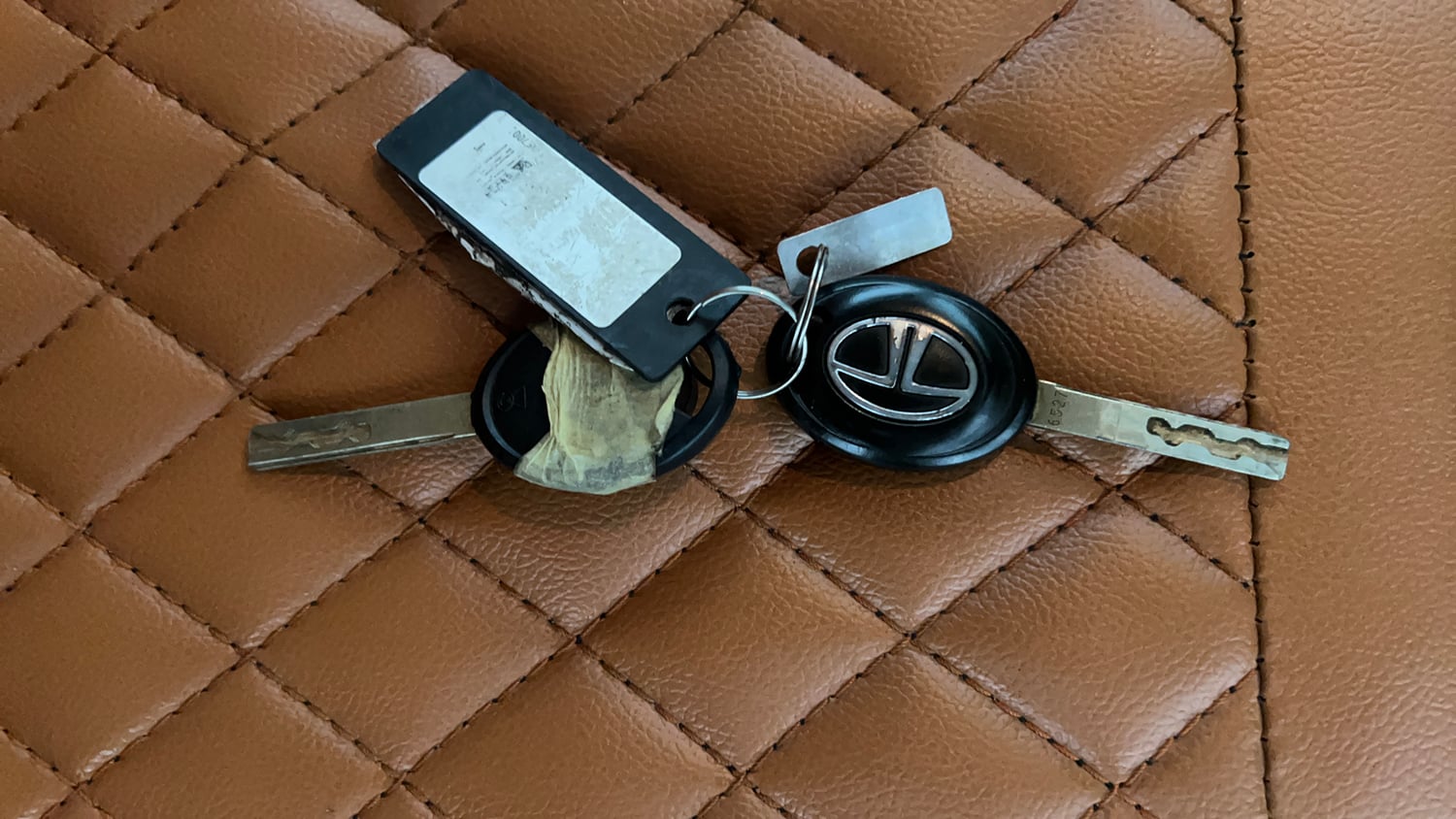 Used 2023 Tata Punch Pure MT Petrol Manual extra CAR KEY VIEW