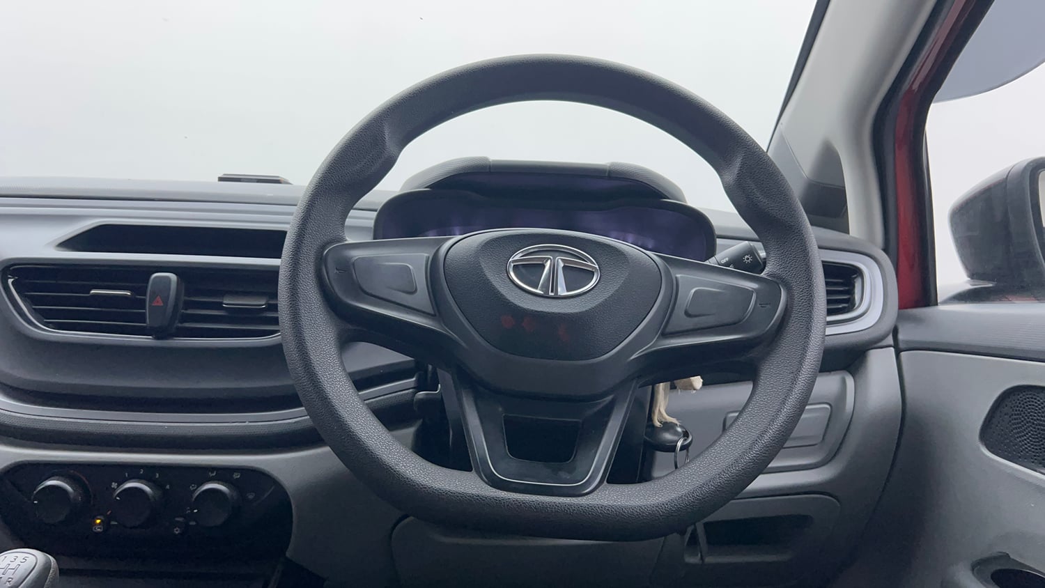 Used 2020 Tata Altroz XE Petrol Petrol Manual interior STEERING VIEW