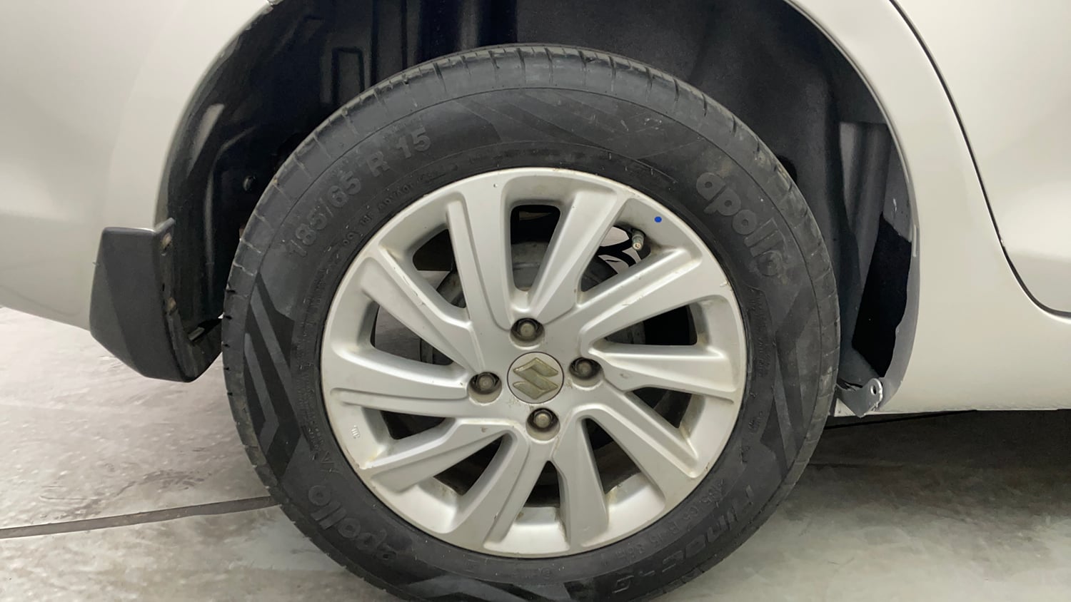 Used 2016 Maruti Suzuki Swift Dzire ZDI Diesel Manual tyres RIGHT REAR TYRE RIM VIEW