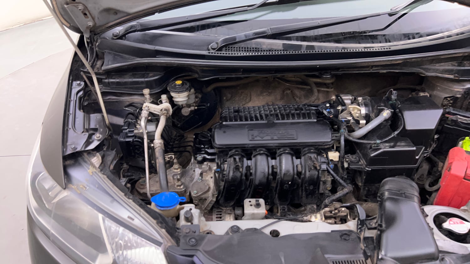 Used 2018 Honda Jazz V CVT Petrol Petrol Automatic engine ENGINE RIGHT SIDE HINGE & APRON VIEW