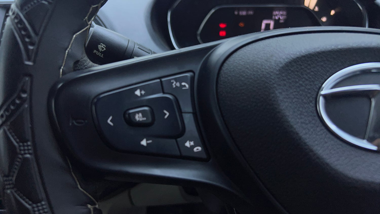 Used 2023 Tata Tigor XZ Plus Petrol Manual top_features Cruise control