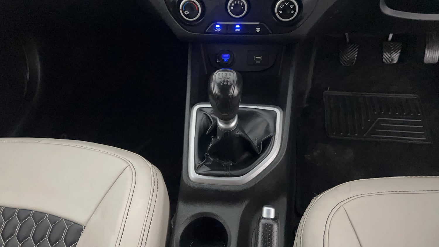 Used 2019 Hyundai Creta S 1.4 CRDi Diesel Manual interior GEAR  KNOB VIEW
