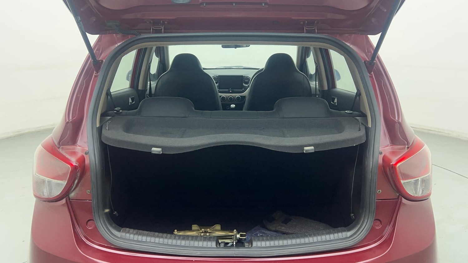 Used 2015 Hyundai Grand i10 Sportz 1.2 Kappa VTVT Petrol Manual interior DICKY INSIDE VIEW
