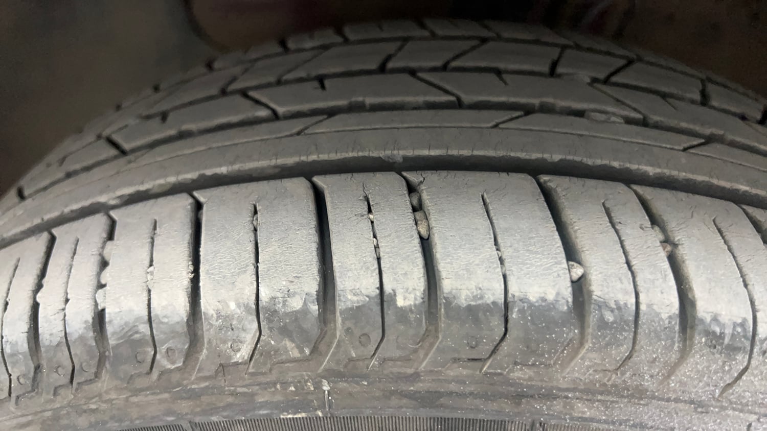 Used 2015 Hyundai Elite i20 Asta 1.2 Petrol Manual tyres LEFT FRONT TYRE TREAD VIEW